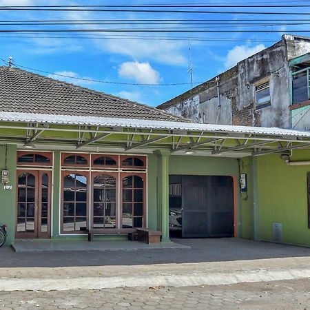 Ndalem Sorogenen Guesthouse Yogyakarta Exterior foto